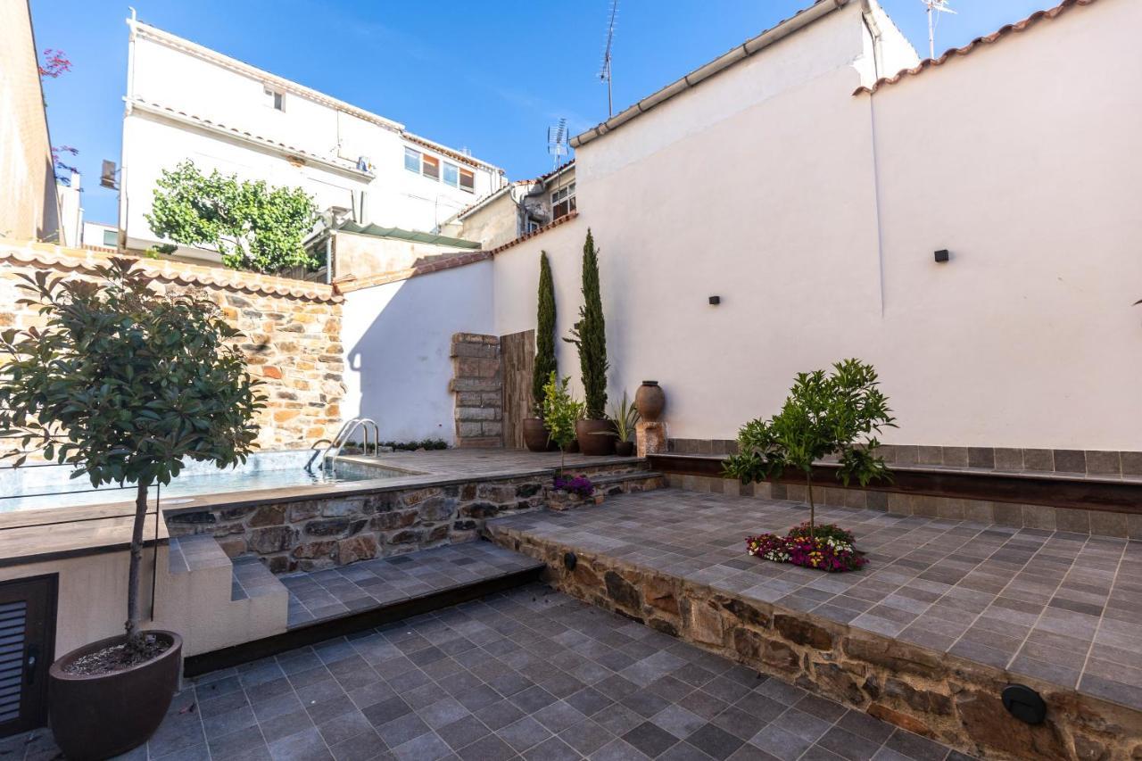 Apartamentos Turisticos De La Bernarda Caces 外观 照片