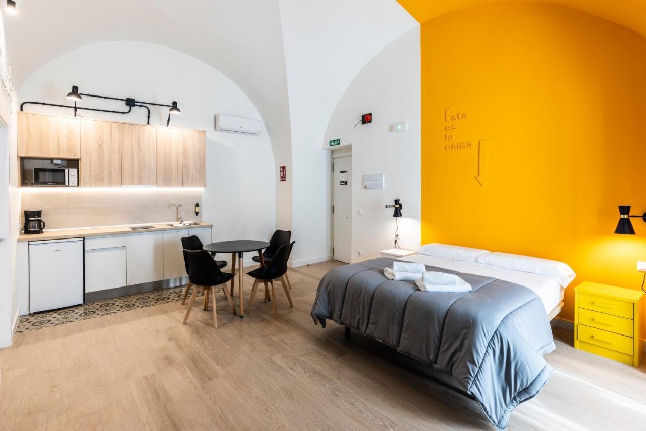 Apartamentos Turisticos De La Bernarda Caces 外观 照片