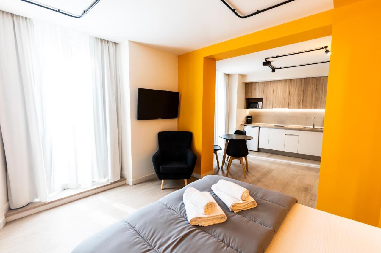 Apartamentos Turisticos De La Bernarda Caces 外观 照片