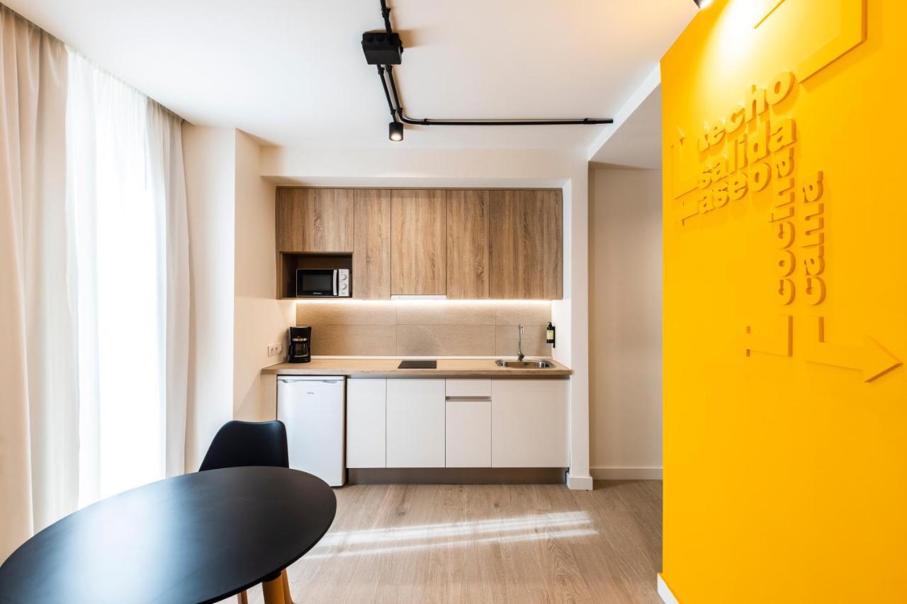 Apartamentos Turisticos De La Bernarda Caces 外观 照片