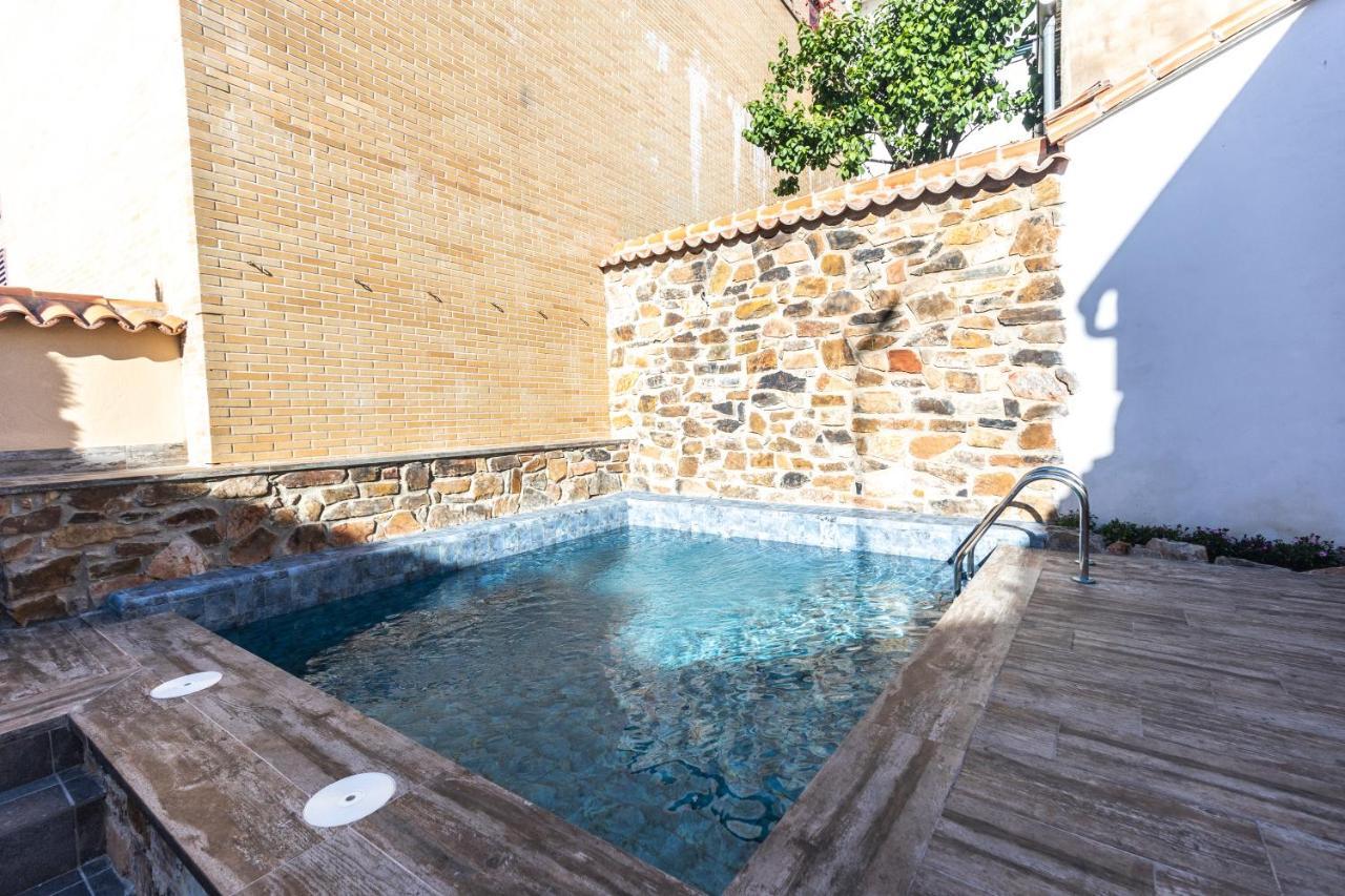 Apartamentos Turisticos De La Bernarda Caces 外观 照片