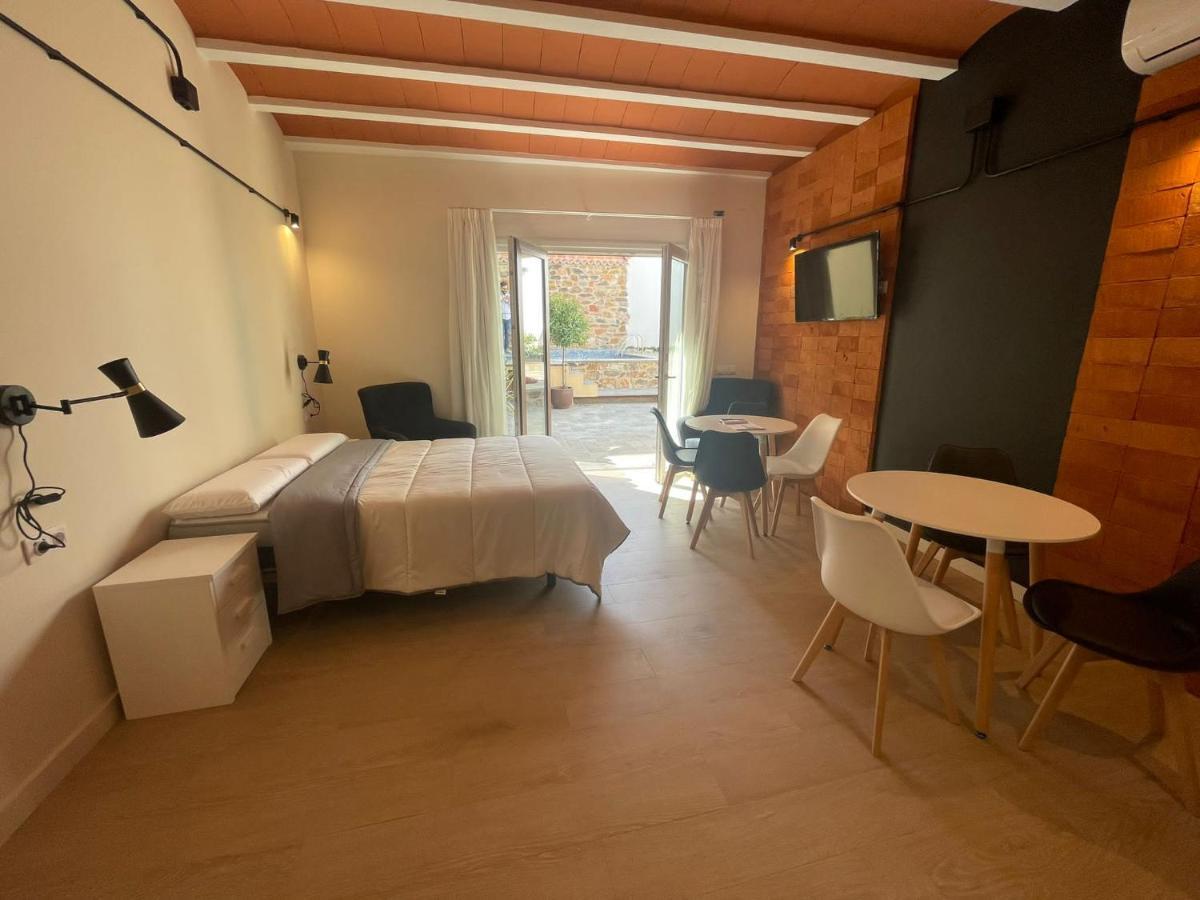 Apartamentos Turisticos De La Bernarda Caces 外观 照片